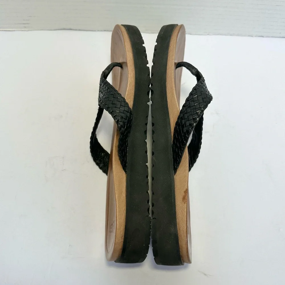 UGG Women's Black and Tan Lorrie Leather Woven Thong Sandals- Size 8